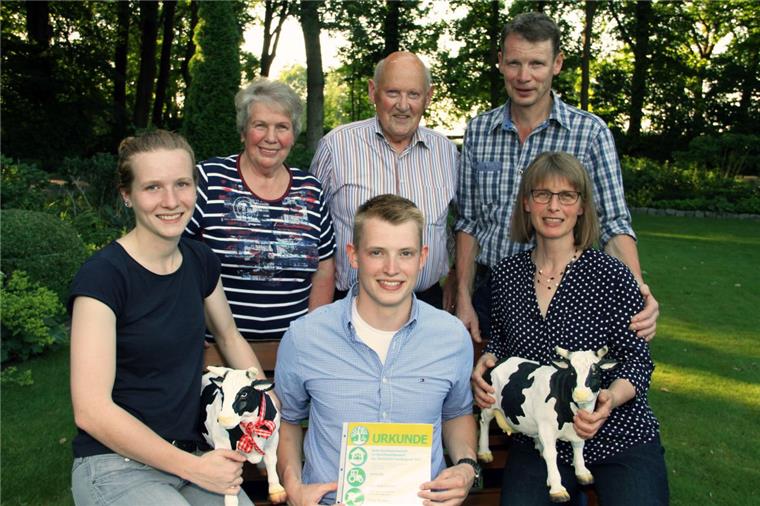 Lars Ruschmeyer (vorne) im Kreis seiner Familie.