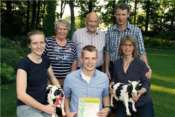 Lars Ruschmeyer (vorne) im Kreis seiner Familie.