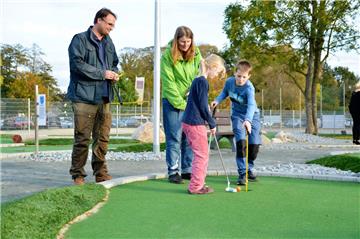 Die Familie Paelke waren 4 von insgesamt 2131 Gästen beim Adventure-Golf in Bad Bederkesa.