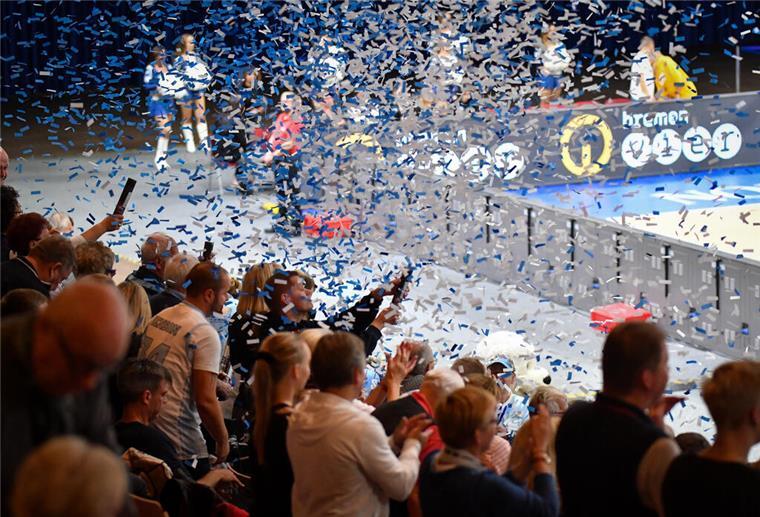 Eisbären-Fans aufgepasst: ProA-Konferenz zeigt alle Spiele Die Fans der Eisbären Bremerhaven können am Samstag nicht nur das Spiel ihrer Lieblinge in Düsseldorf sehen, sondern sich in der ProA-Konferenz auch über das Abschneiden der Konkurrenz informieren.