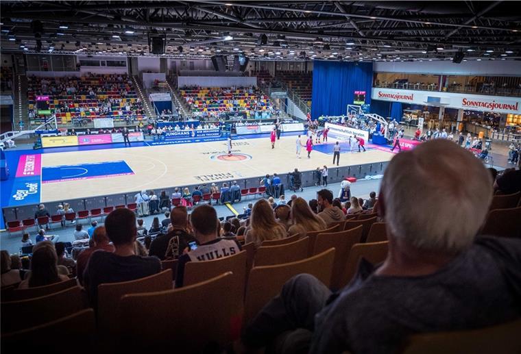 Die Fans der Eisbären Bremerhaven können hoffen, in der Stadthalle bald wieder Erstliga-Basketball zu sehen.