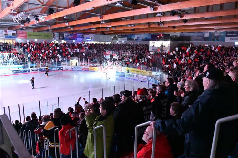 Die Fans der Fischtown Pinguins können ihr Team in die Niederlande begleiten.