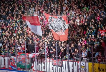 Die Fans der Fischtown Pinguins stehen wie eine Wand hinter ihrer Mannschaft.