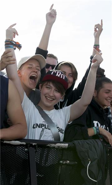 Die Fans feiern ihren Cro. Foto: Leuschner