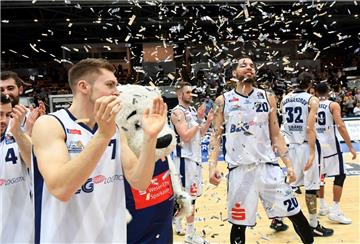 Die Fans kommen den Eisbären-Basketballern wieder ganz nah.