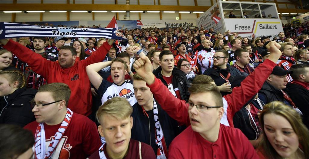 Die Fans machen nach dem 0:3 einen enttäuschten Eindruck.