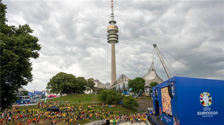 Fanzone in München witterungsbedingt gesperrt Die Fanzone in München bleibt am spielfreien Sonntag geschlossen. (Archivbild)
