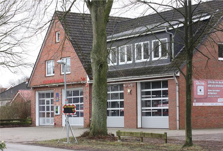 Die Feuerwache in Hagen wird derzeit noch von der Feuerwehr genutzt. Doch ab 2024 könnte hier ein Dorfgemeinschaftshaus entstehen.