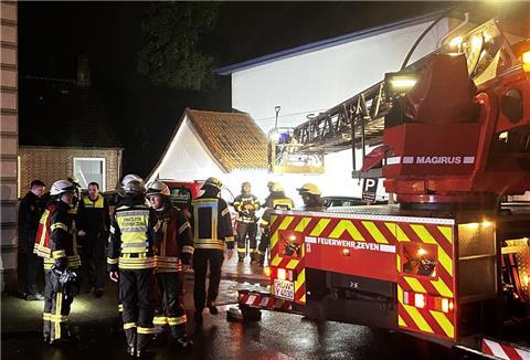 Die Feuerwehr an der Einsatzstelle.