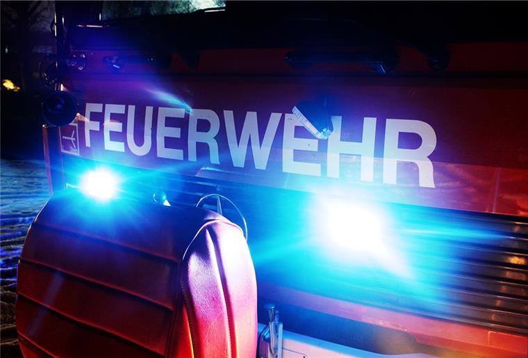 Die Feuerwehr bewahrte ein Mehrparteienhaus in Rotenburg vor einer Katastrophe. Eine Bewohnerin jedoch verstarb jetzt an den Folgen des Brandes. 