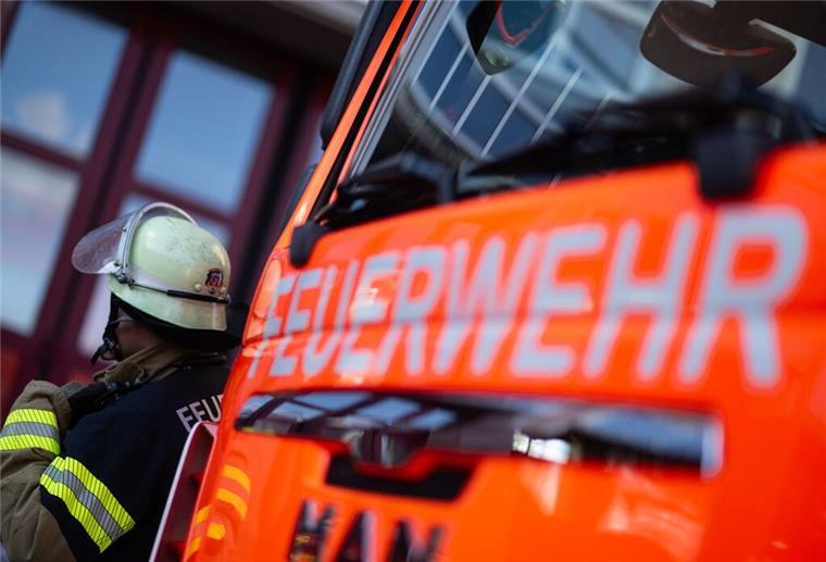 Dauerstress für die Feuerwehr: Batteriebrand und Gasleck in Bremerhaven Die Feuerwehr Bremerhaven hatte am Sonnabend gut zu tun - wurde aber auch vom THW und von der Freiwilligen Feuerwehr hervorragend unterstützt (Symbolbild)