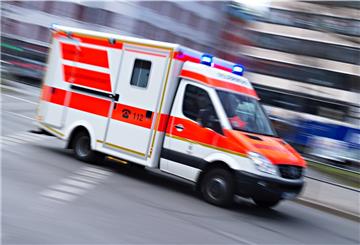 Die Feuerwehr Bremerhaven wurde am Freitag zu mehreren Einsätzen gerufen. Zweimal musste der Rettungsdienst Verletzte ins Krankenhaus bringen. Symbolbild