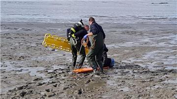 Die Feuerwehr hat eine Frau aus dem Watt vor Cuxhaven gerettet.