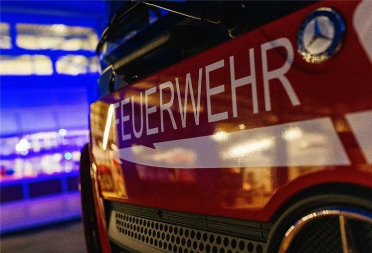 ARCHIV - Ein Einsatzfahrzeug der Feuerwehr. Foto: Philipp von Ditfurth/dpa/Symbolbild