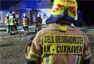 Die Feuerwehr hat in der Nacht zu Montag das Feuer in dem Haus in Bramel bekämpft. Verletzt wurde niemand.