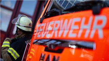 Die Feuerwehr in Lehrte befreite einen Fahrgast, der zwischen Sitz und Seitenverkleidung steckengeblieben war. (Symbolbild)