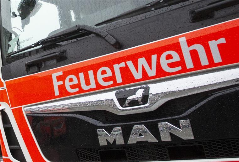 Feuer zerstört zwei Betriebe in Zeven Die Feuerwehr in Zeven hatte einen Großeinsatz.