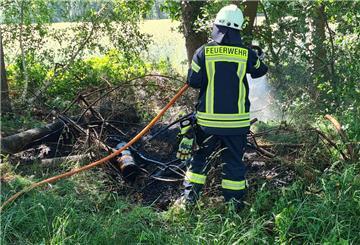 Die Feuerwehr konnte die brennende Fläche schnell ablöschen.