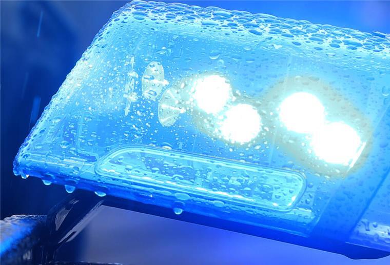 Hilflose Frau (86) schreit am frühen Morgen in Lehe - Nachbar reagiert super Die Feuerwehr konnte die Wohnungstür der 86-Jährigen öffnen.