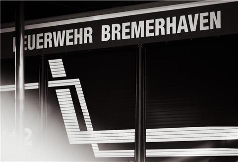 Die Feuerwehr ließ die Straße sperren.