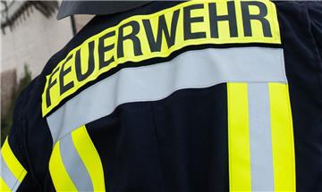 Die Feuerwehr musste am Donnerstag zu einem Laubenbrand in Lehe ausrücken.