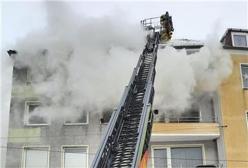 Die Feuerwehr musste an der Schifferstraße in Bremerhaven-Mitte eine Drehleiter einsetzen.