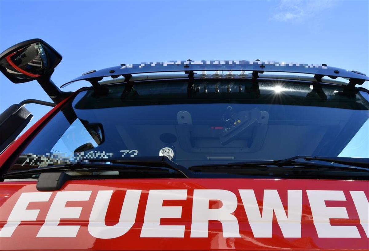 Die Feuerwehr rettete in Bremerhaven eine Frau aus einer Wohnung.