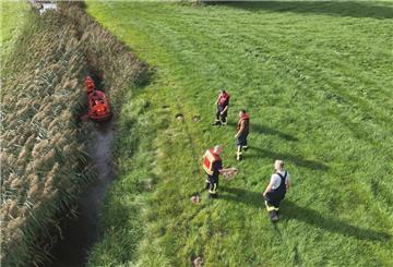 Die Feuerwehr unterstützt die Suche nach Dr. Götze per Boot und mit vielen Einsatzkräften.