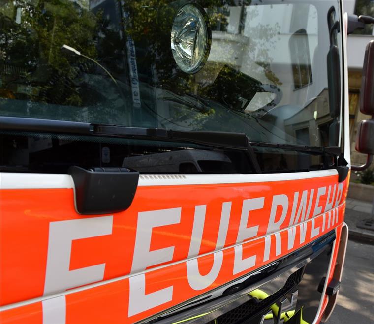 Die Feuerwehren Rodenkirchen und Schwei waren mit insgesamt 51 Einsatzkräften vor Ort.