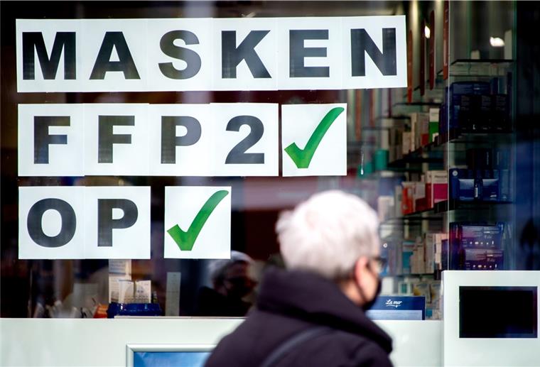Rund 1,75 Millionen FFP2-Masken kostenlos in Bremen verteilt Die FFP2-Masken wurden im Land Bremen in Apotheken kostenlos an Bürger ab 65 Jahren ausgegeben.