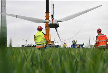 Die Firma Innovent möchte in Esenshammergroden Windräder errichten lassen, die vom Sockel bis zur Roterspitze 200 Meter hoch sind.