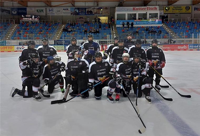 5:1 - Fischtown Ladies machen die Crocodiles platt Die Eishockeyspielerinnen freuen sich nach einem Sieg