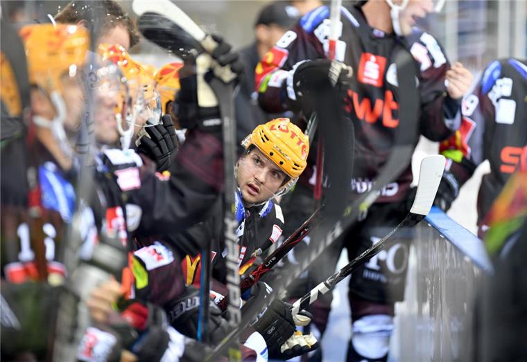 Die Fischtown Pinguins aus Bremerhaven wollen gegen die Thomas Sabo Ice Tigers wieder angreifen.