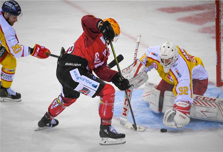 Zweiter Sieg für die Fischtown Pinguins Die Fischtown Pinguins dominierten das Spiel gegen Düsseldorf über weite Strecken.