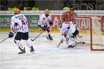 Die Fischtown Pinguins gerieten bei der Düsseldorfer EG früh mit 0:1 in Rückstand und  verloren das letzte Spiel vor Weihnachten.