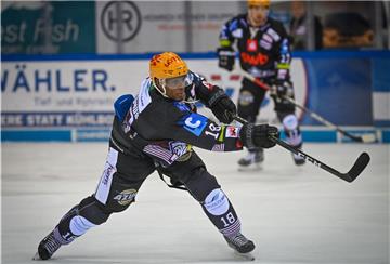 Die Fischtown Pinguins (hier Max Fortunus) kassierten gegen die Grizzlys Wolfsburg schon nach 56 Sekunden den ersten Gegentreffer.