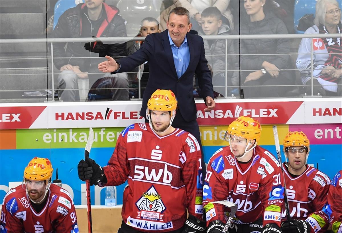 Die Fischtown Pinguins kämpften sich im letzten Drittel zurück und drehten die Partie gegen Schwenninger Wild Wings noch.