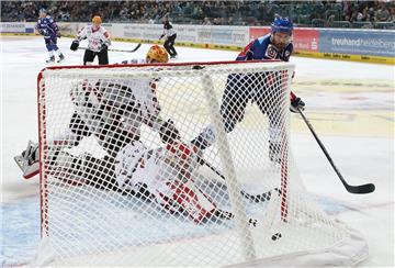 Die Fischtown Pinguins kassierten bei den Adlern Mannheim drei Gegentore in drei Minuten - hier das 1:4 durch Jamie Tardif. Das brach ihnen das Genick.