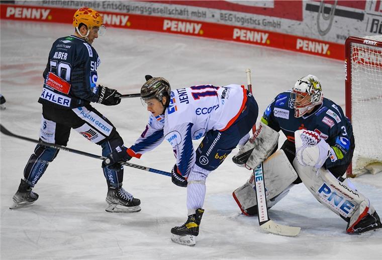 Pinguins holen Kampfsieg gegen die Iserlohn Roosters Die Fischtown Pinguins lieferten sich am Sonntagabend einen harten Kampf mit den Iserlohn Roosters.