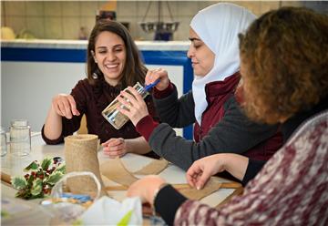 Die Förderung und Gleichstellung von Frauen bedeuten Sawsan Farkouh (links) viel.