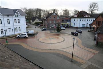 Die Frage, wer die Schuld an den Baumängeln an der Hagener Piazza trägt, ist weiter offen. Das Gericht benötigt Zeit, die Anlieger leiden weiter unter dem maroden Platz.