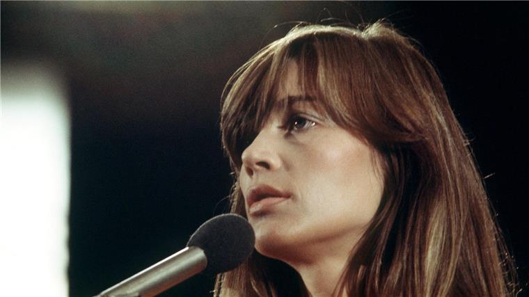 Die französische Sängerin Francoise Hardy bei einem Auftritt im September 1973 in der Musiksendung „Pop 73“. Jetzt wird die Musik-Ikone schon 80 Jahre alt. (Archivbild)