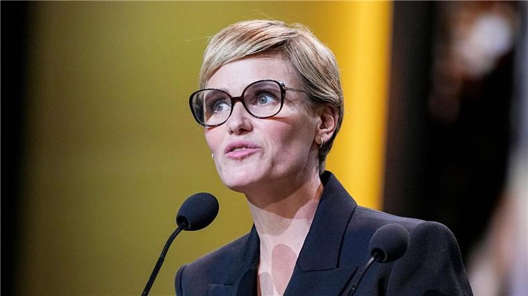 Judith Godrèche zeigt Film über sexuelle Gewalt in Cannes Die französische Schauspielerin Judith Godrèche spricht bei den Césars über sexuelle Gewalt in der französischen Filmindustrie.