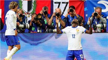 Die Franzosen um Randal Kolo Muani (r) und Antoine Griezmann erreichten das Viertelfinale.
