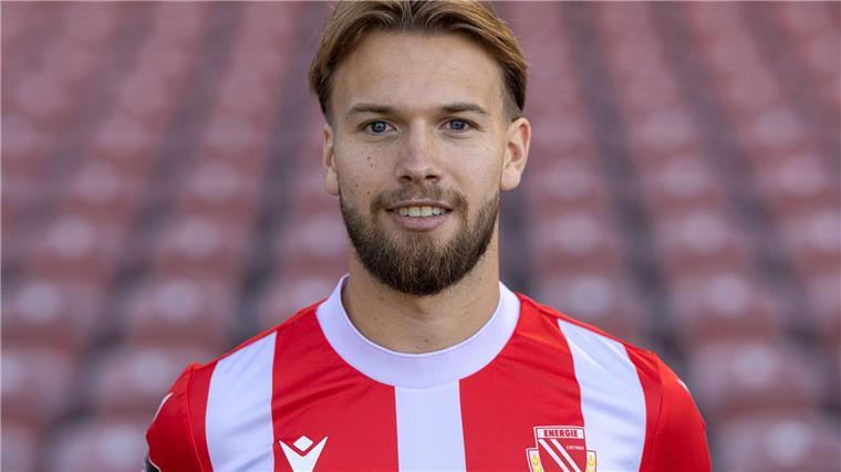 Eklat nach Pokal-Derby: Spielerfrau im Gesicht getroffen Die Frau von Energie-Spieler Niko Bretschneider soll auf der Babelsberger Tribüne angegriffen worden sein.