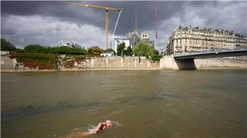 Die Freiwasserschwimmer sollen in der Seine ihre Olympiasieger ermitteln.