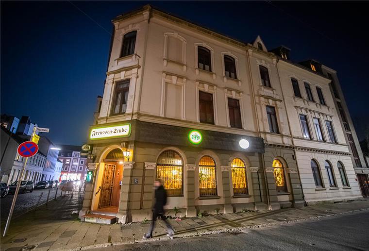 Die Frenssenstube in Lehe bei Nacht.