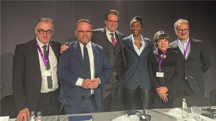 Naomi Beckwith übernimmt Künstlerische Leitung der documenta Die Freude bei den Verantwortlichen der documenta über die Entscheidung der Findungskommission war groß.