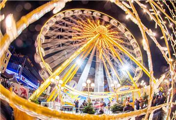 Die Freude ist groß: Es wird 2021 einen Weihnachtsmarkt in Bremerhaven geben. Bislang sind viele Freiheiten vorgesehen. Foto: Hartmann