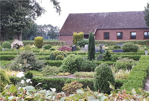 Die Friedhöfe, wie hier in Ostereistedt, sollen im Zuge des Dorfentwicklungsprogramms mit Hilfe von Fördergeldern zeitgemäß und attraktiv umgestaltet werden.